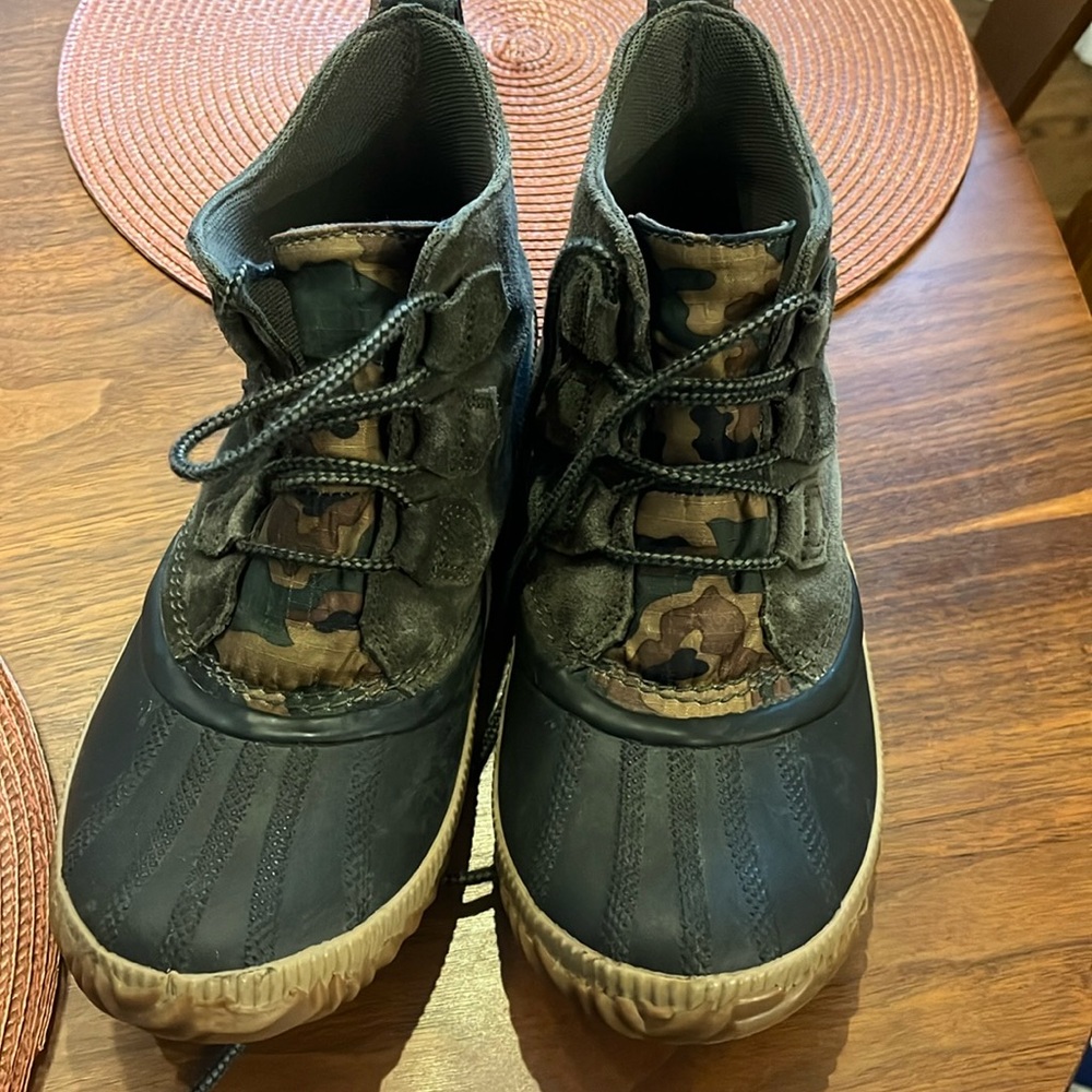 Women’s Sorel ankle water proof boots. Alpine Tundra size 9.